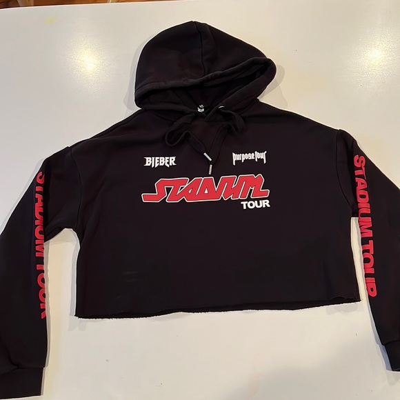 BEIBER STADIUM TOUR CROP TOP SWEATSHIRT - Picture 1 of 5